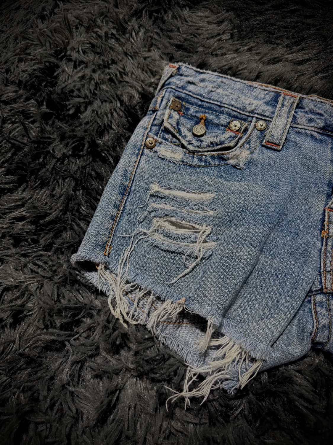 True Religion 플러워 패턴 패치 데미지 데님 숏팬츠 상품이미지3