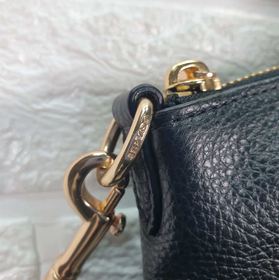 코치 프레리 사첼백 블랙 페블 레더(79997) 상품이미지7