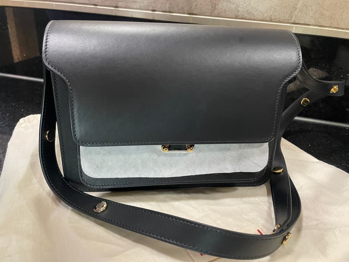 마르니 블랙 카프스킨 트렁크 미디엄 숄더백 상품이미지2