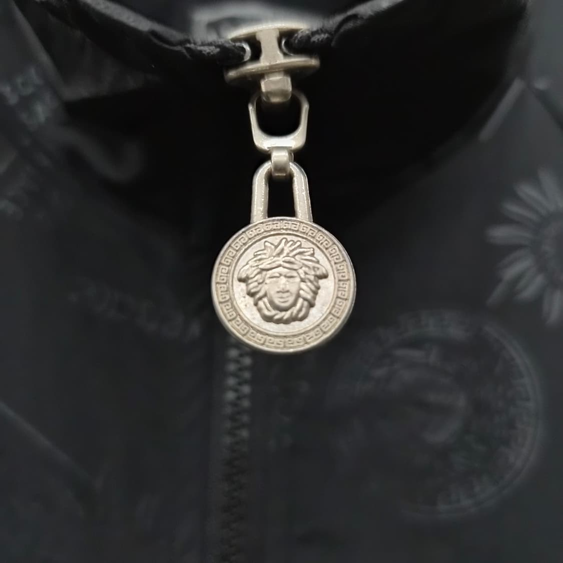 베르사체 블랙 패턴 바람막이 자켓 남녀공용 FREE 상품이미지6