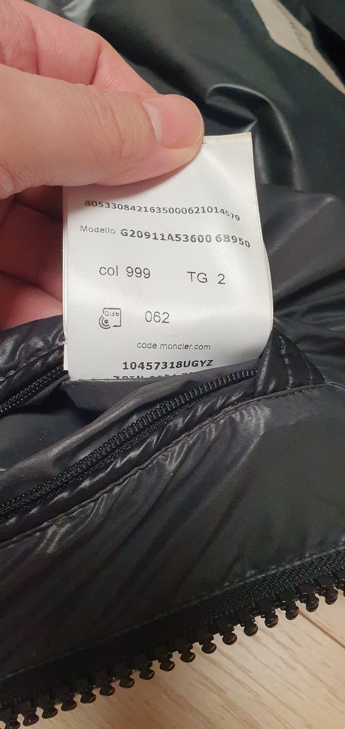 매장판)몽클레어 21FW 마야 유광 패딩(블랙,2) 상품이미지9