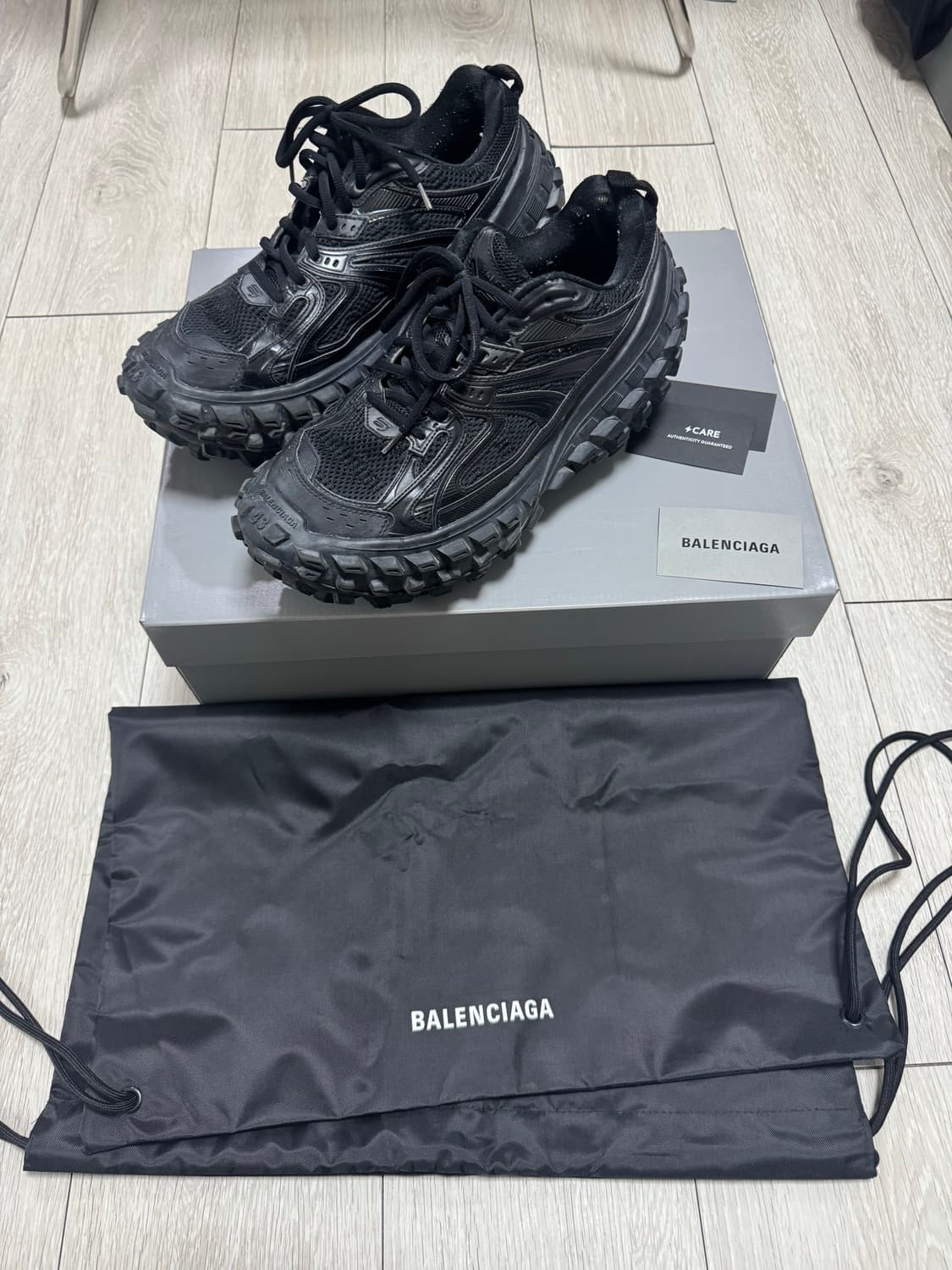 [43] 발렌시아가 디펜더 블랙 상품이미지1