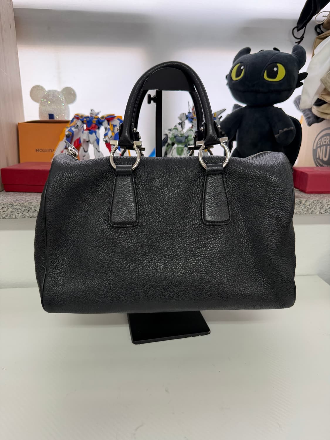 정품) 페라가모 간치니 블랙 레더 토트백  상품이미지1