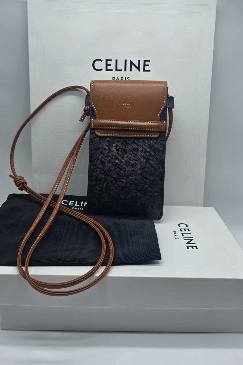 셀린느 트리옹프 폰 파우치 상품이미지1