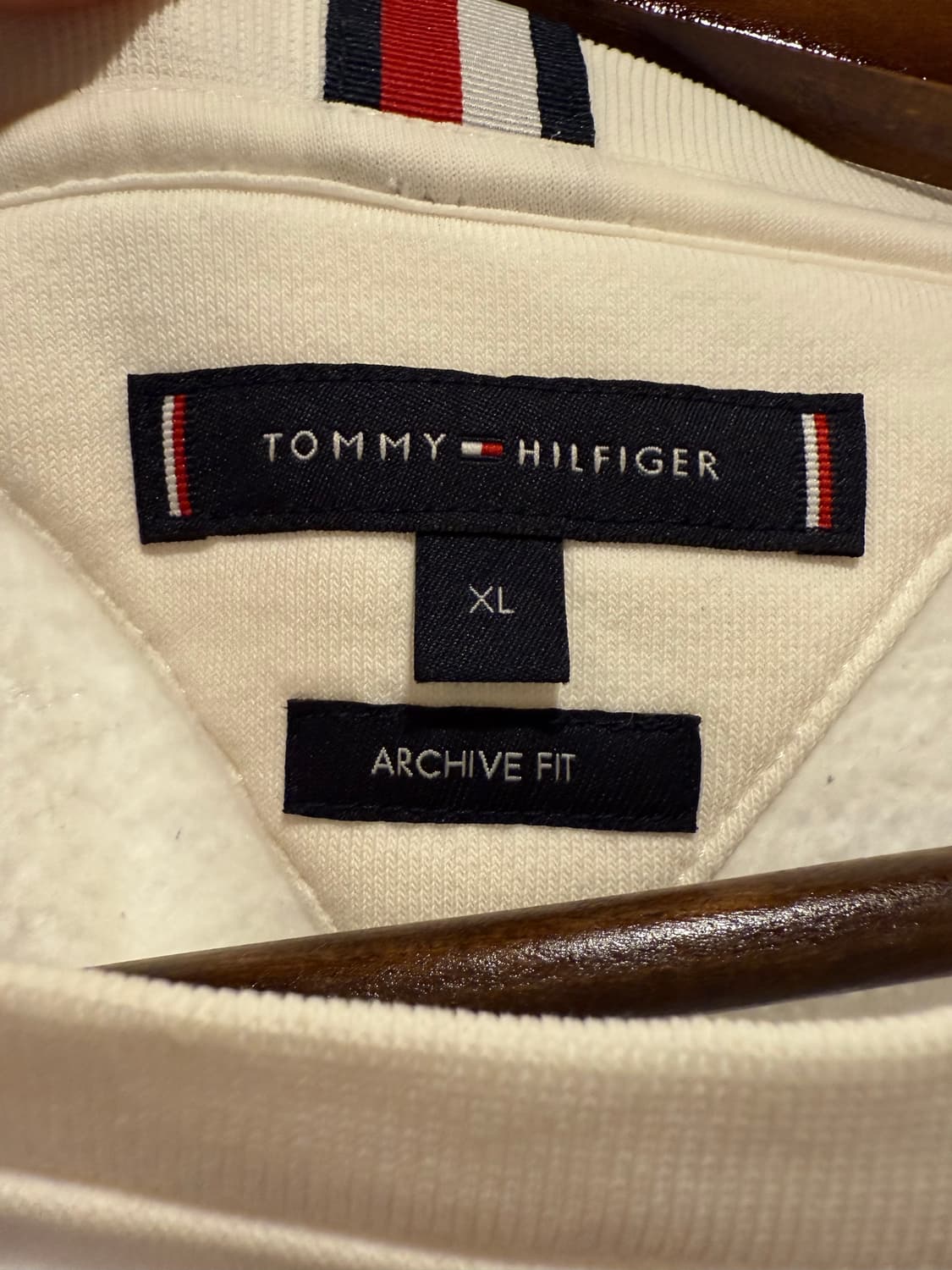 타미힐피거 자수로고 화이트 맨투맨 상품이미지7