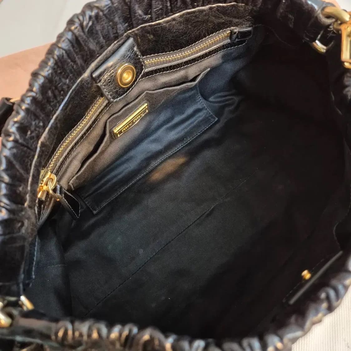 미우미우 사첼백 블랙 금장 상태좋음 상품이미지2