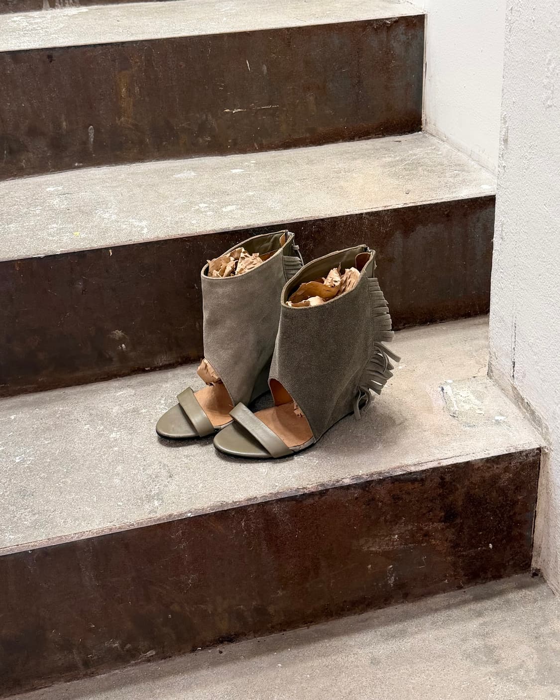 이로 카키 프린지 옥스나드 샌들 상품이미지1