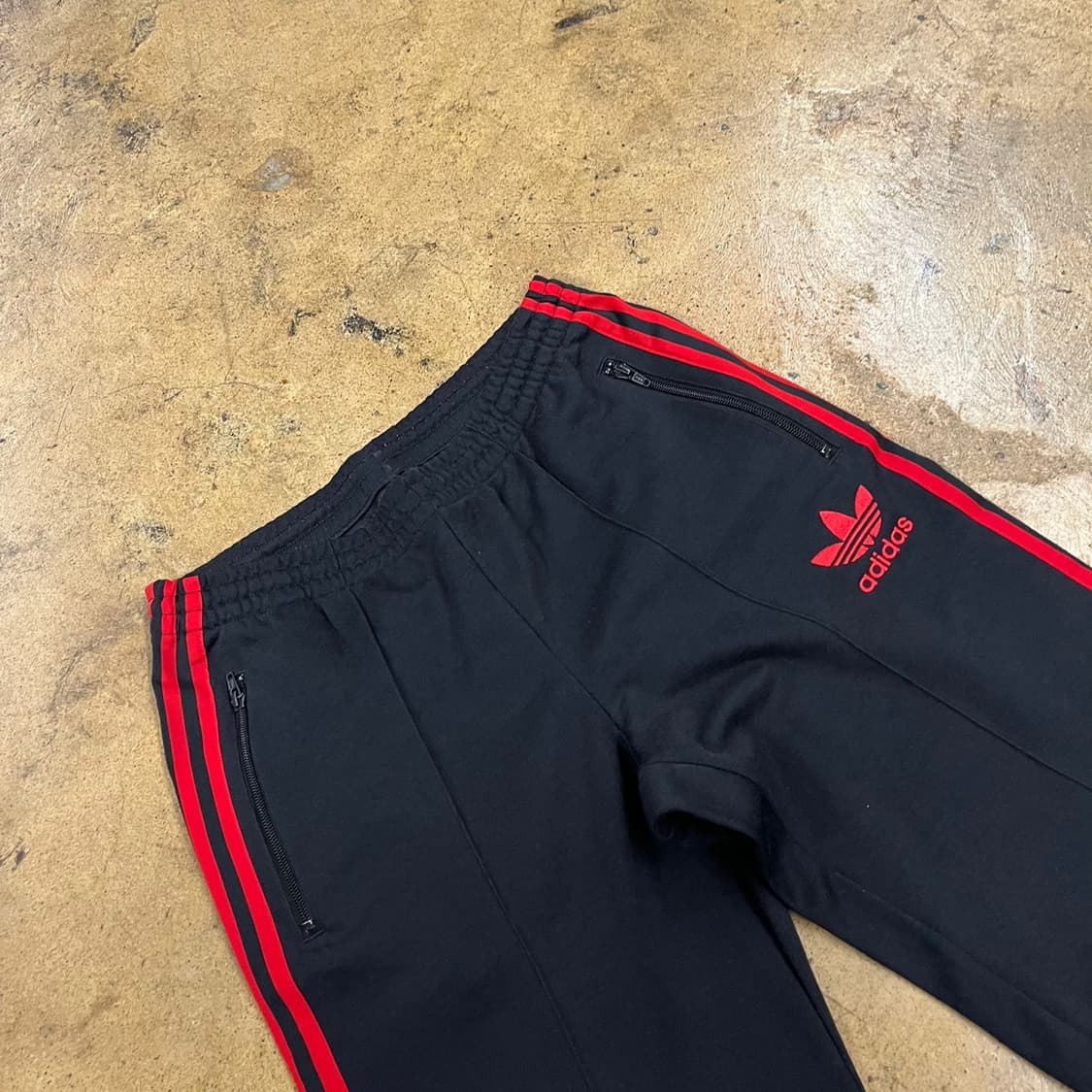 [정품/100] 아디다스 삼선 트랙 팬츠 블랙 레드 b16 상품이미지1