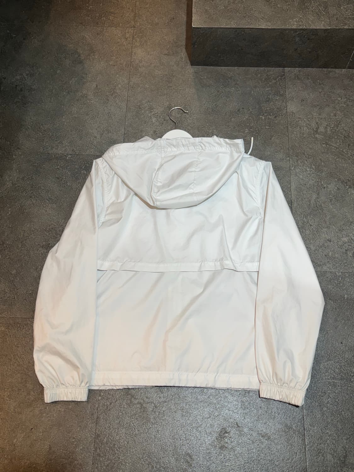 나이키 여성 바람막이 M 상품이미지3