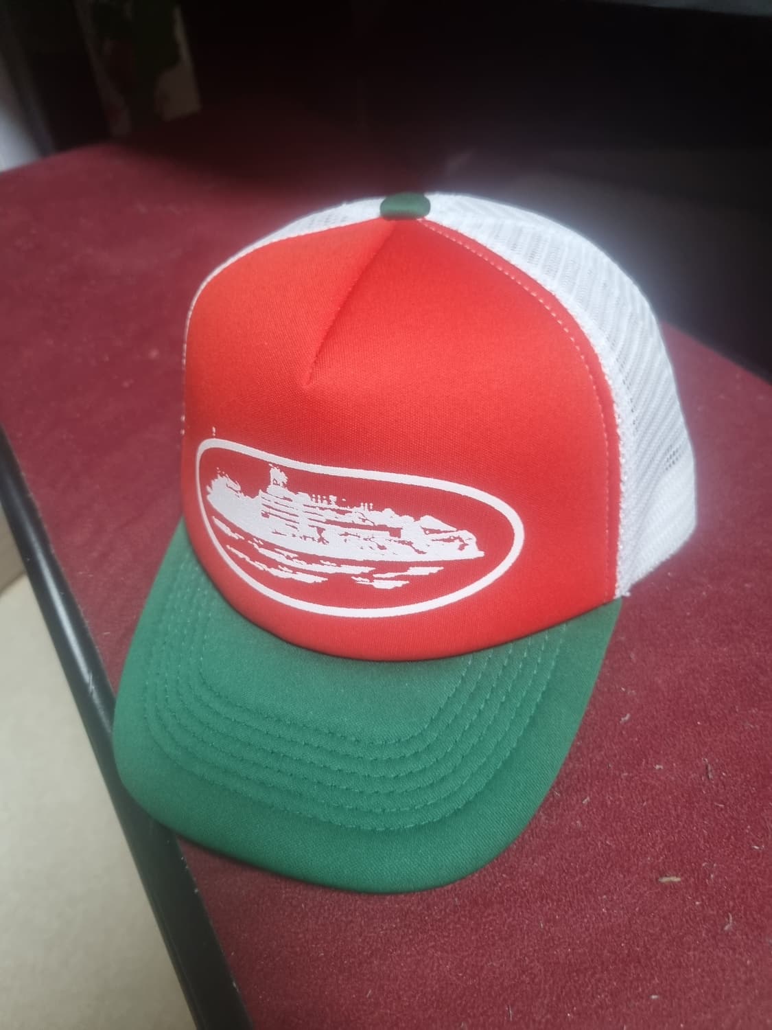 Corteiz Alcatraz Trucker Hat Red/Green 상품이미지3