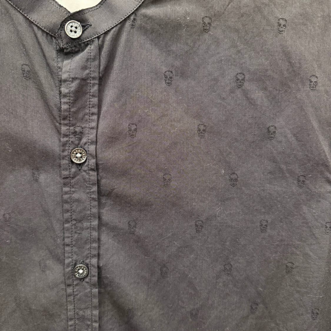 쟈딕 앤 볼테르 노카라 버튼 셔츠 미니 패턴 디테일 블랙 상품이미지6