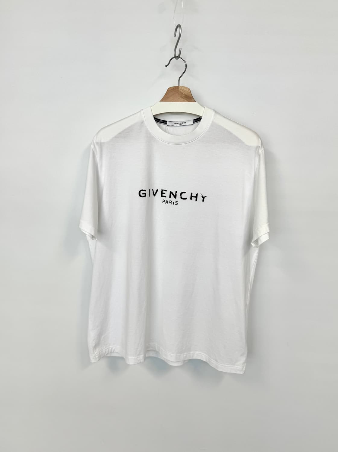 GIVENCHY 지방시 크랙 로고 오버사이즈 화이트 반팔 티셔츠 XS 상품이미지1