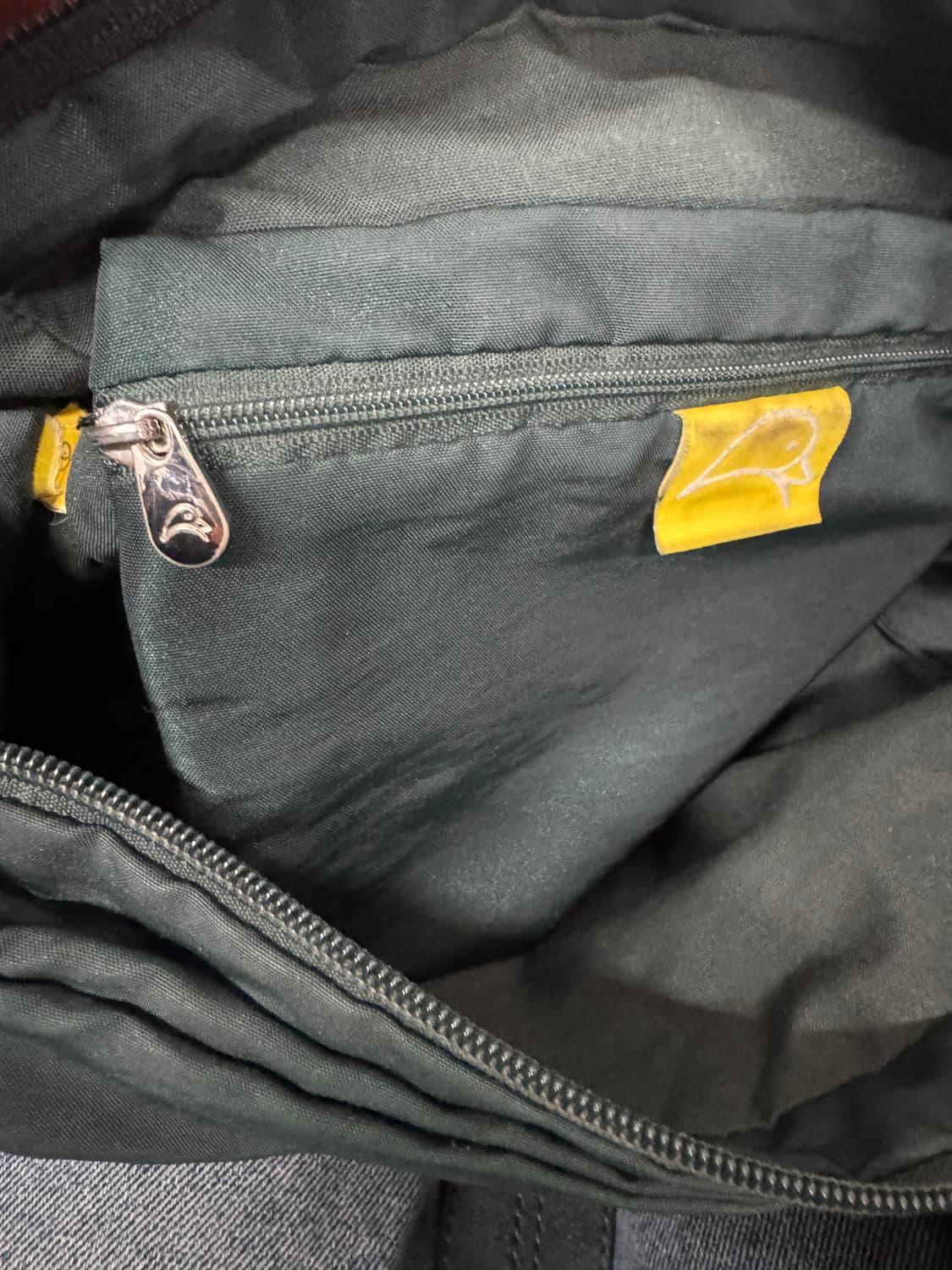 만다리나덕 딥카키 크로스백 상품이미지5