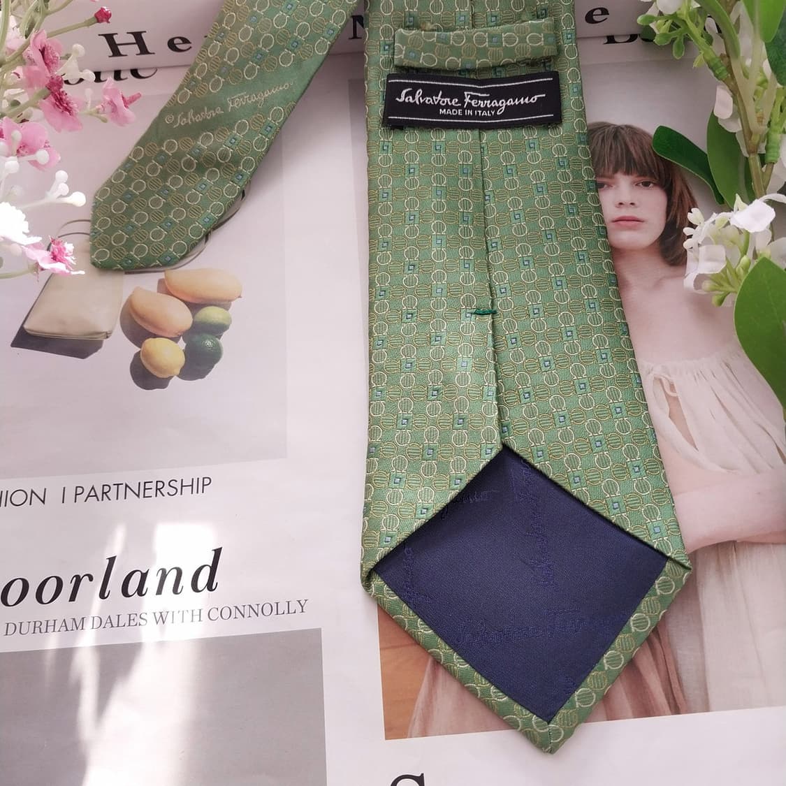 페라가모 실크 그린 간치니 패턴 넥타이 8.7cm A+등급 K1699
 상품이미지6