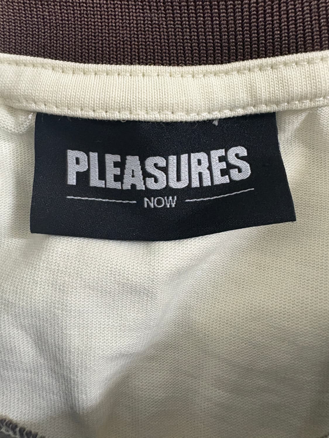 [L] PLEASURES Hug me tee 상품이미지2