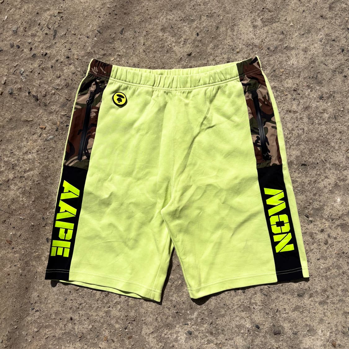 (XL) Aape Now 로고 형광 카모 스웻 숏팬츠 상품이미지1
