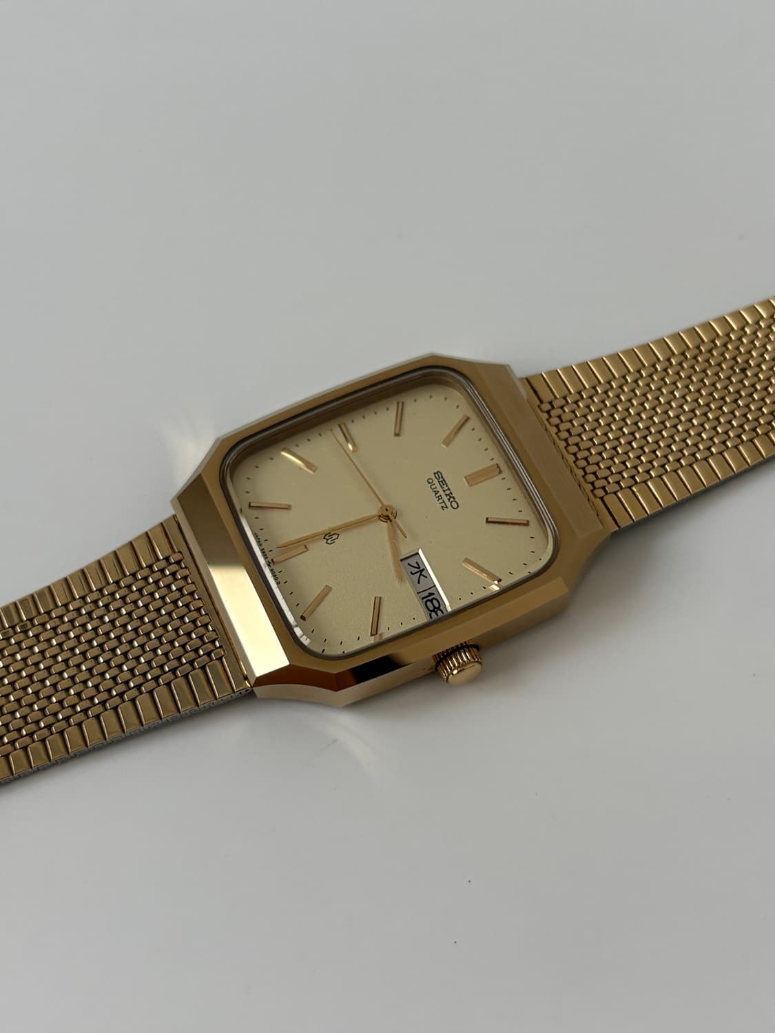 1980s Chariot Texture Gold Square Quartz 상품이미지5