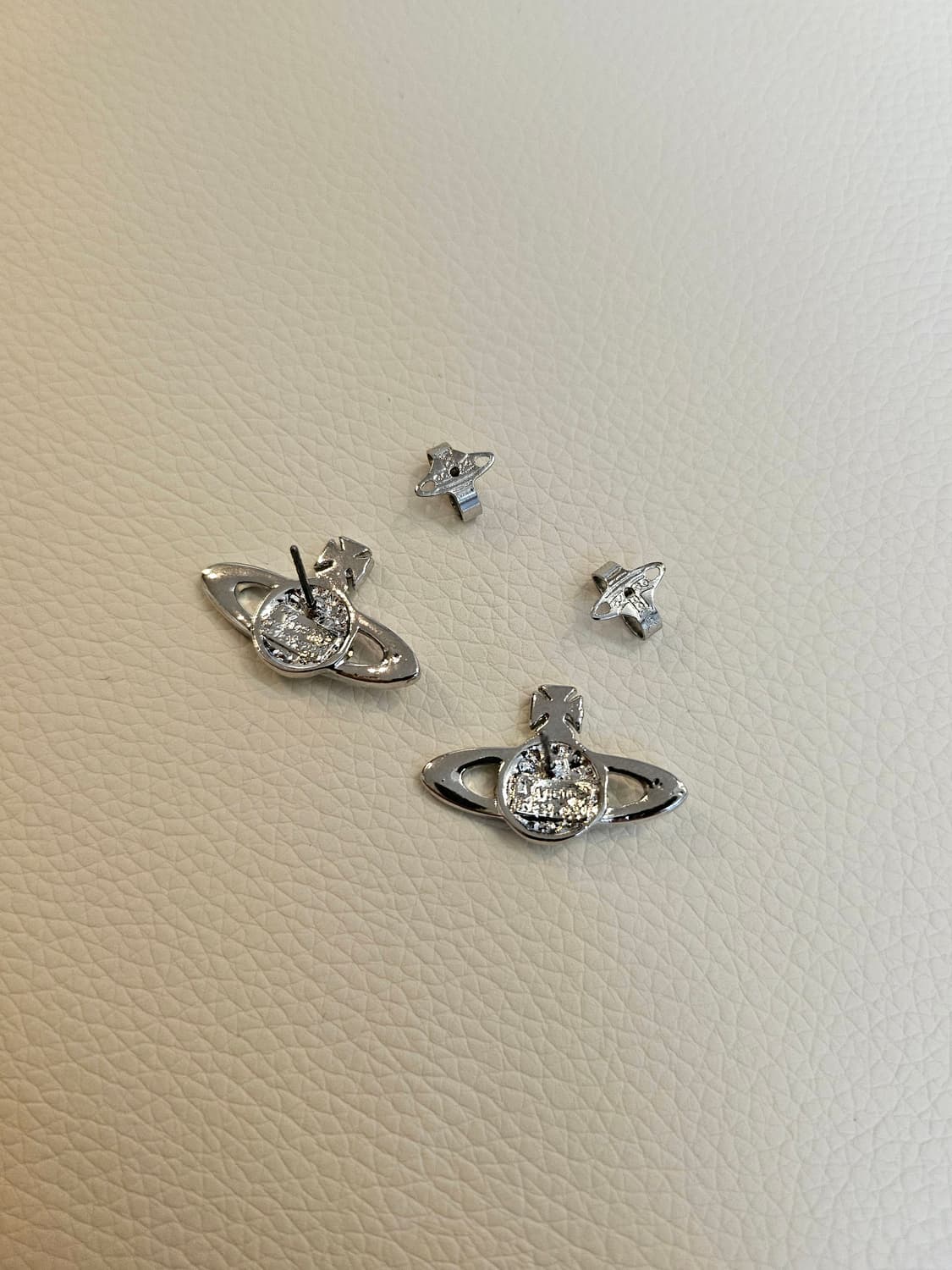 비비안웨스트우드 업사이클링 큐빅  귀걸이 상품이미지5