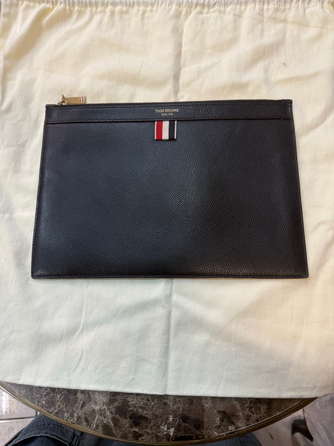 정품 톰브라운 삼색스티지 블랙레더 클러치 팝니다 상품이미지1