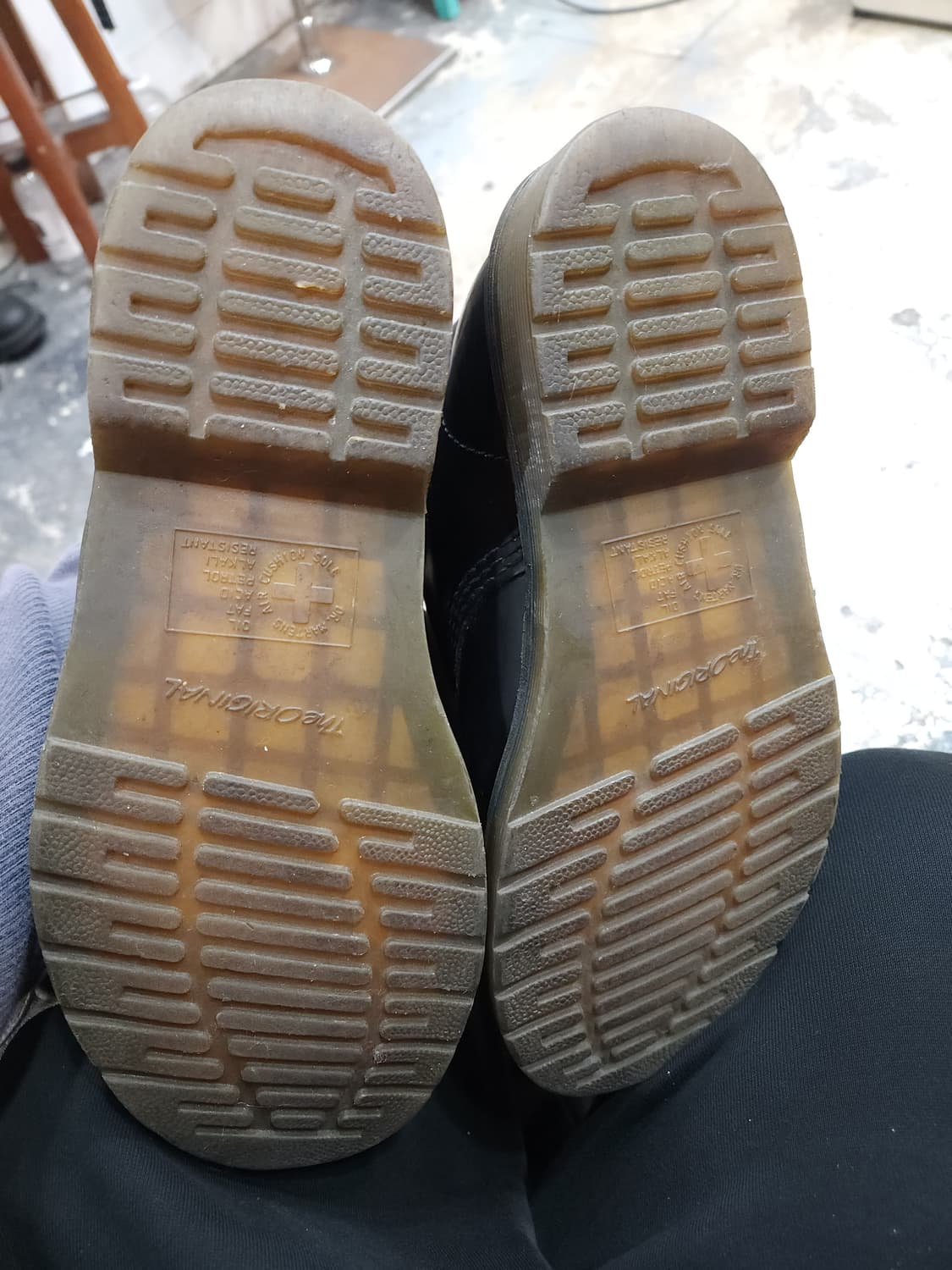 닥터마틴 1460 8홀 워커 245mm

 상품이미지7