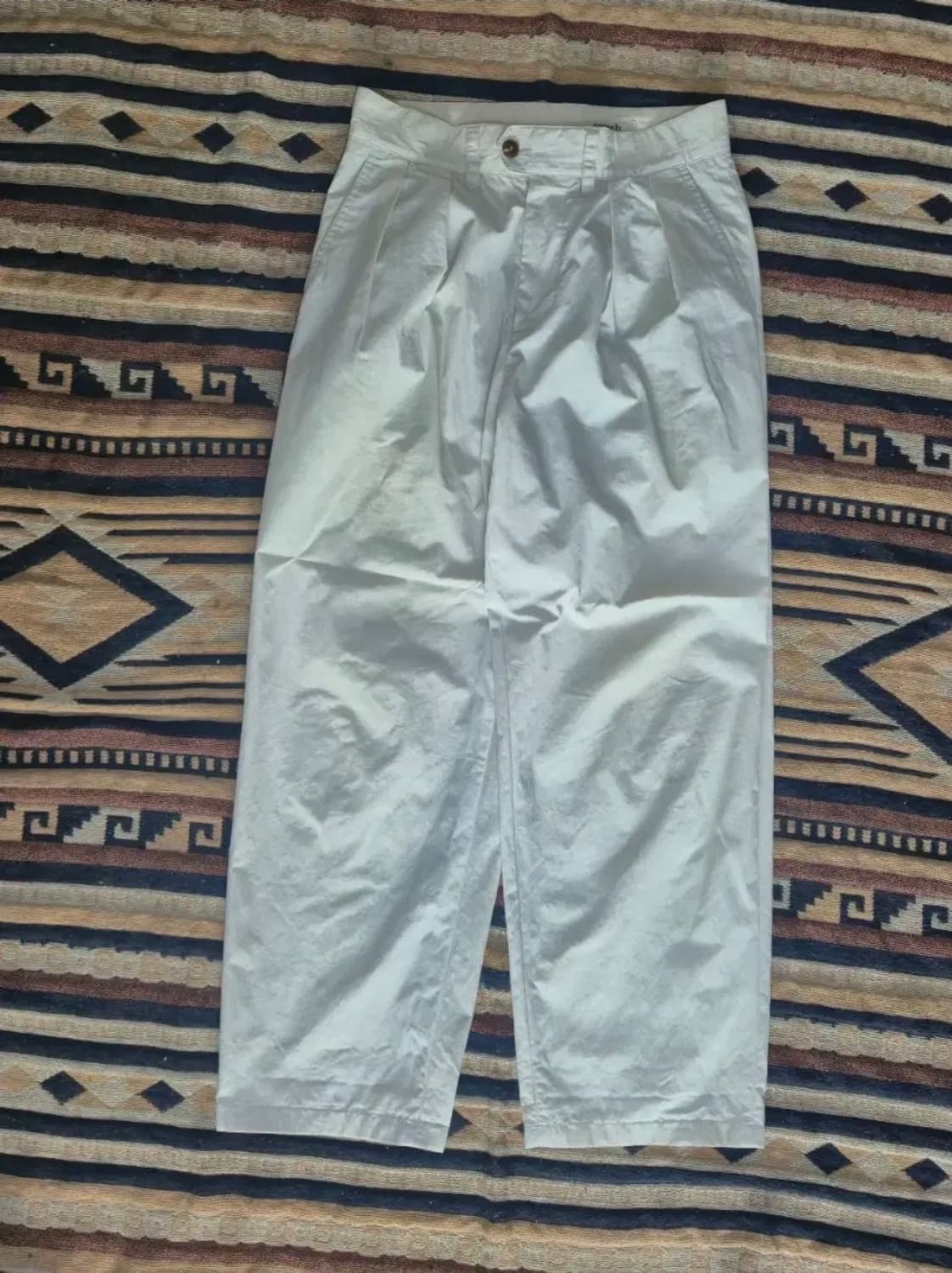 [2]러프사이드 투턱 팬츠 에크루 상품이미지1