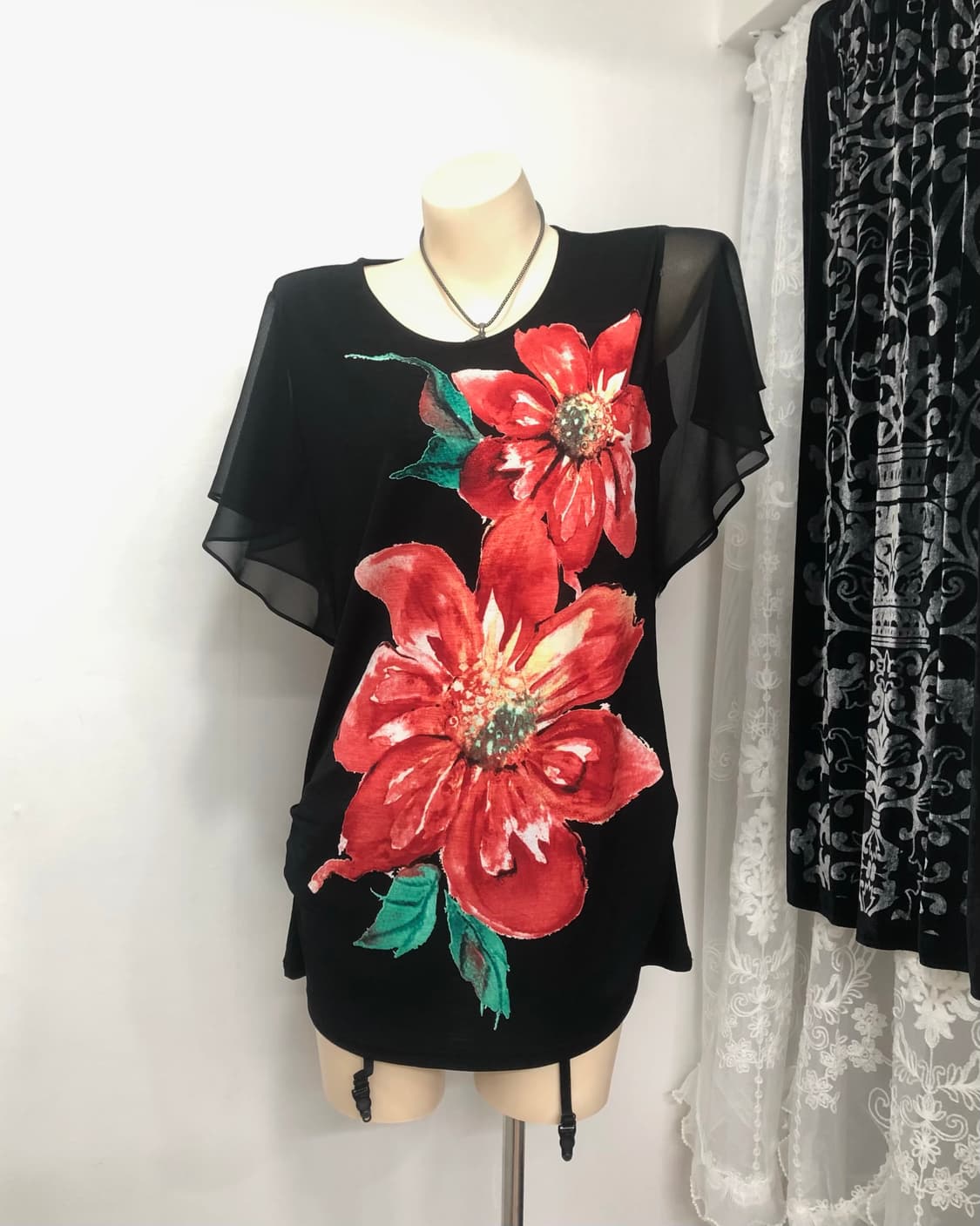 black flower watercolor drawing top 상품이미지1