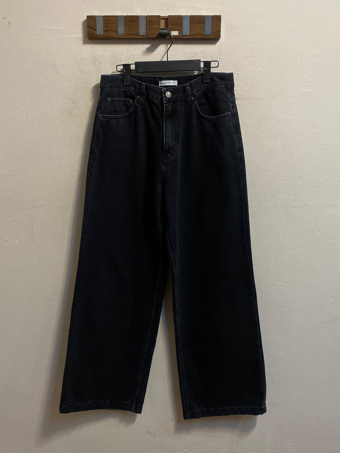 로우클래식 블랙 데님 팬츠 상품이미지1