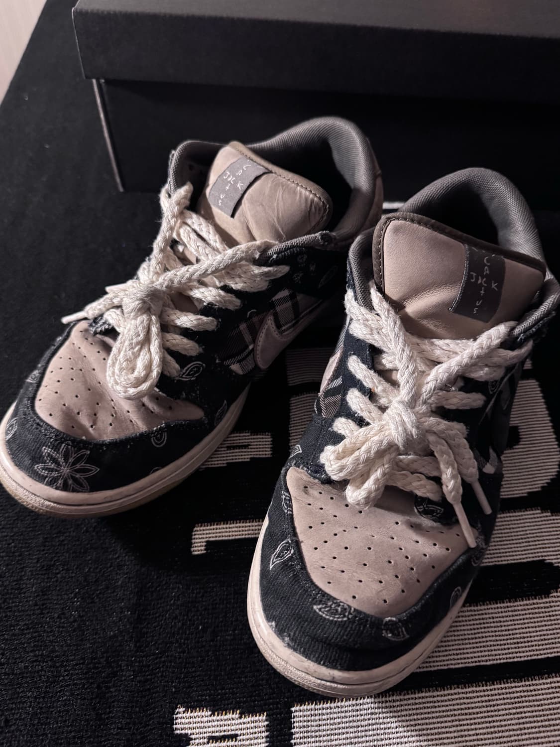 나이키 트래비스 스캇 SB 덩크 로우 상품이미지2