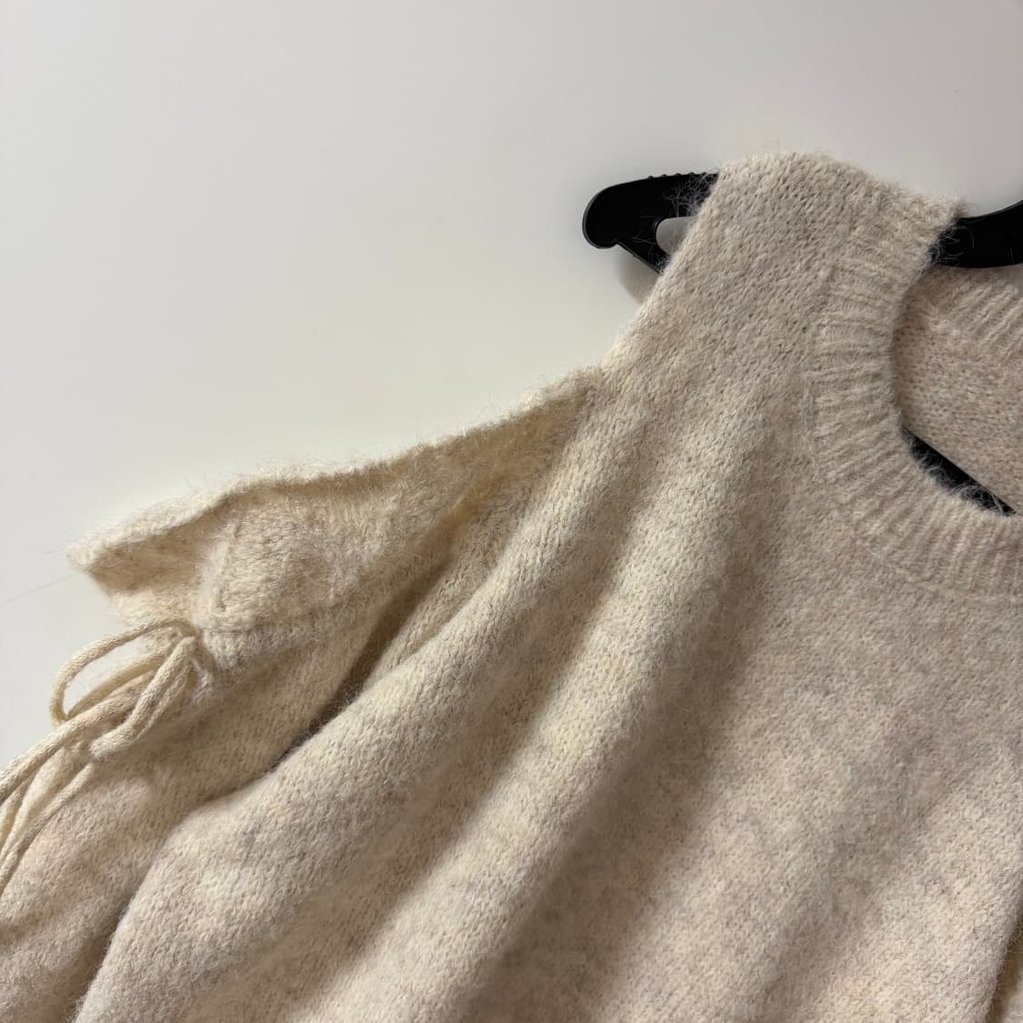 새상품 여자 오프숄더 니트 (베이지) 상품이미지2