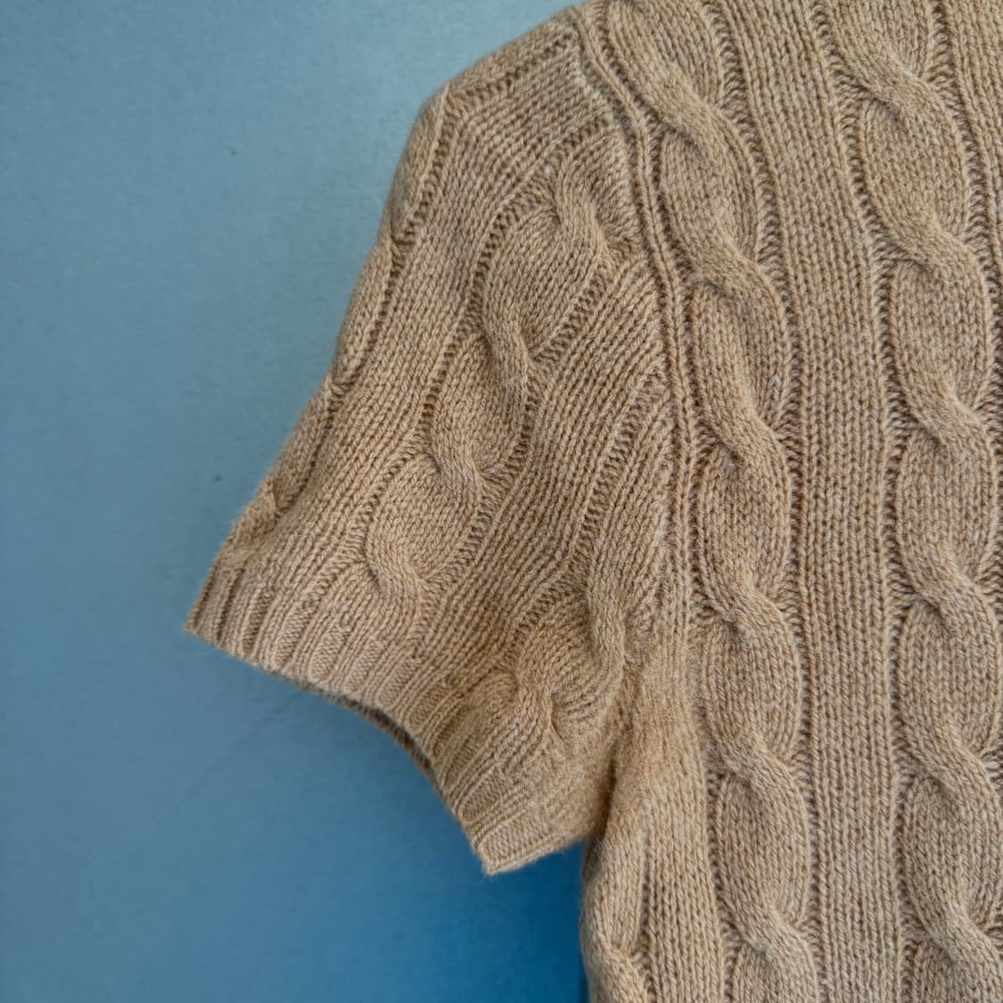 폴로 로고 포켓 반팔 케이블 니트 상품이미지5