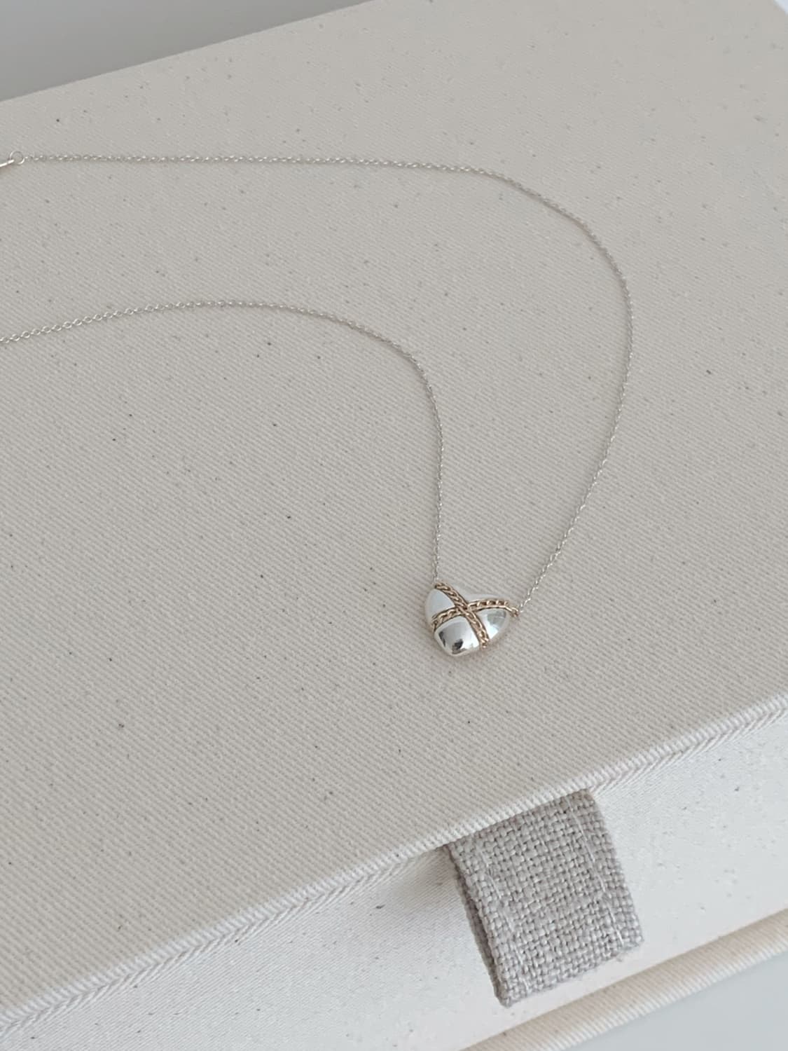 [ 티파니앤코 ]  하트 크로스 체인 18k 골드 콤비 목걸이 상품이미지4