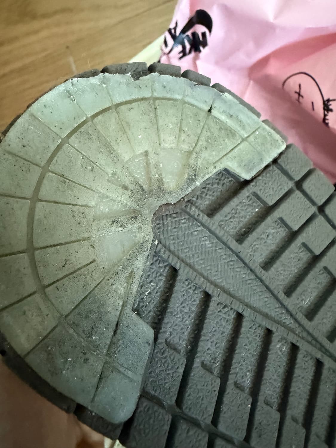 조던 1 x 트래비스 스캇 레트로 로우 OG SP 세일 앤 리저록 상품이미지5