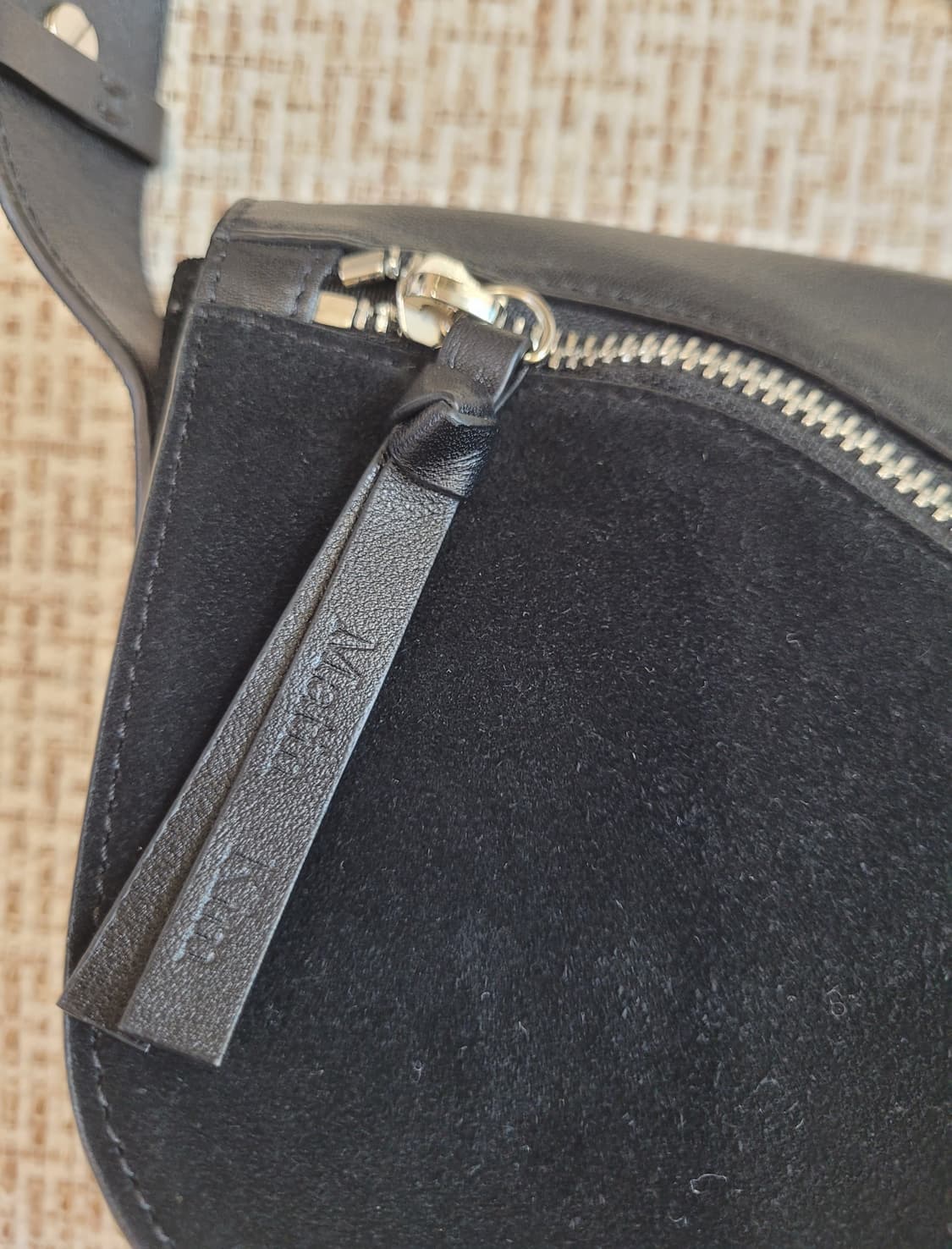 마뗑킴 블랙 스웨이드 숄더백 상품이미지4