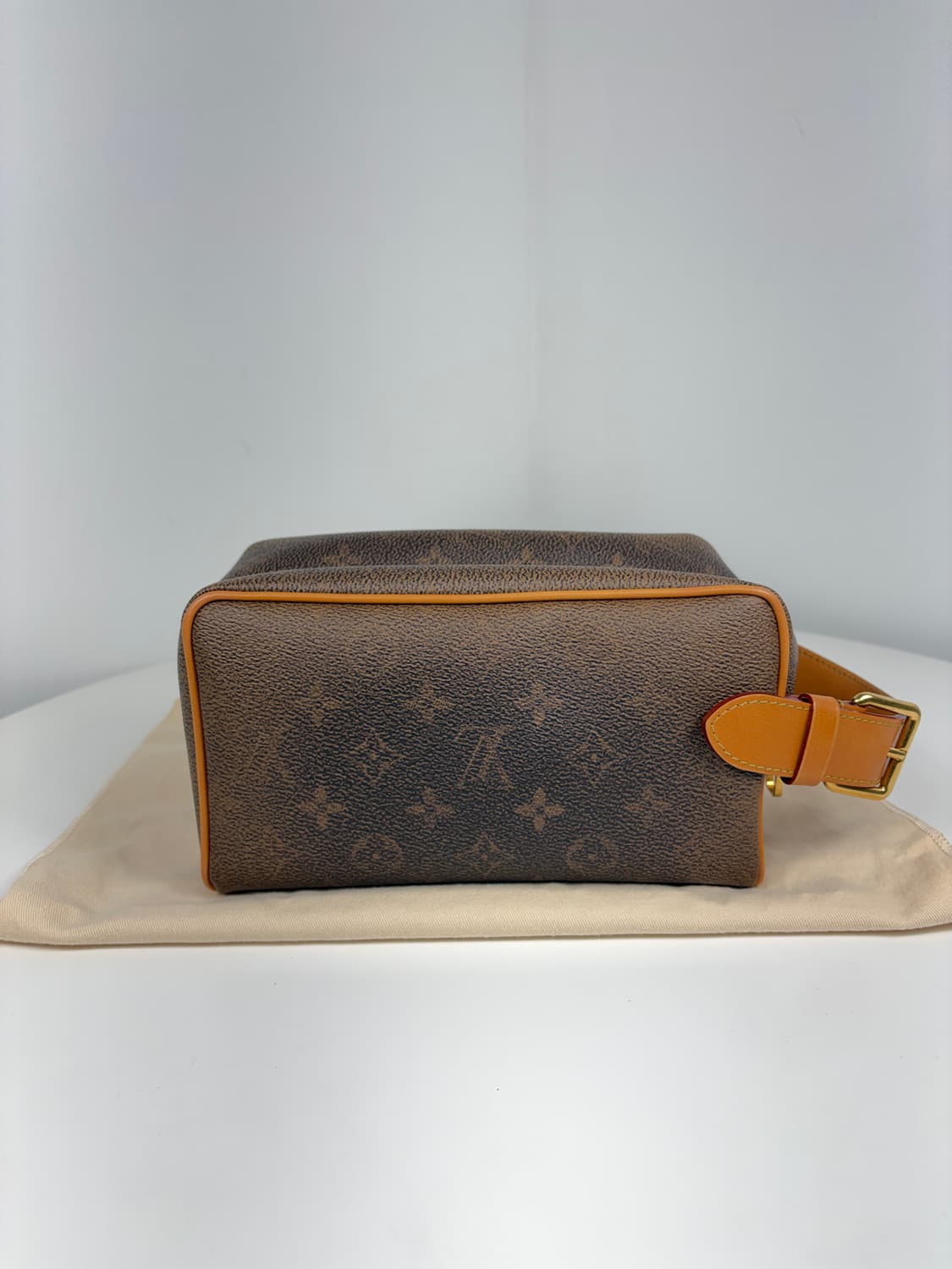 루이비통 M11765 락커 도프키트 파우치 상품이미지5