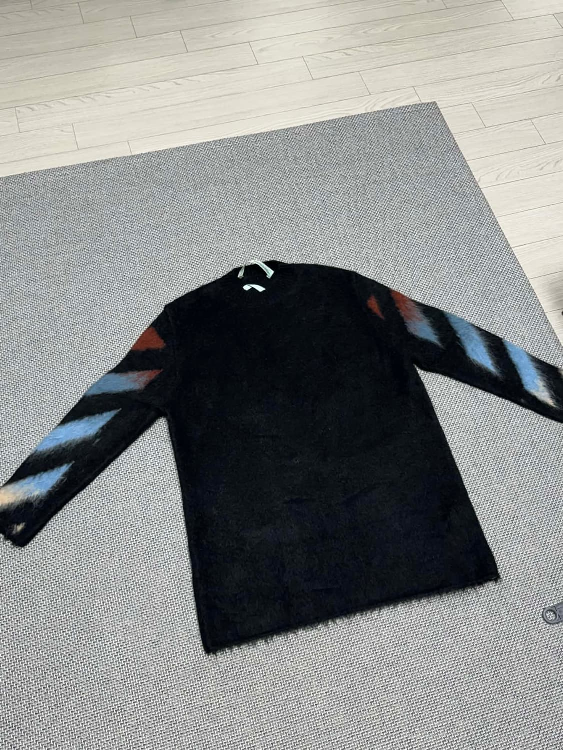 오프화이트 모헤어 니트 상품이미지2