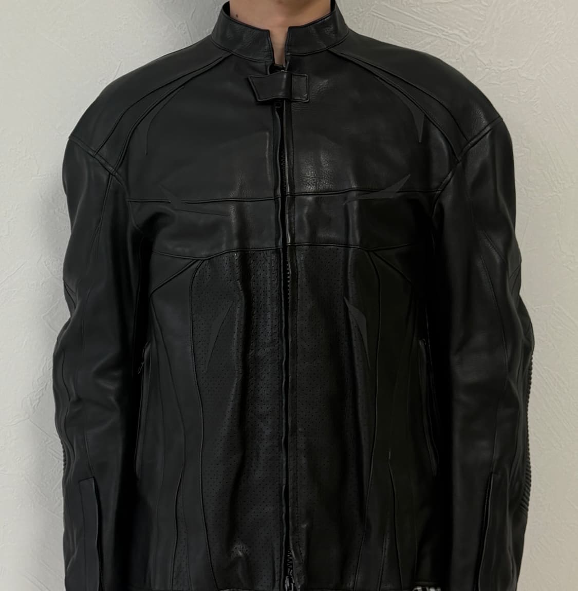 발렌시아가 23FW 인플레이터블 레더 자켓 상품이미지4