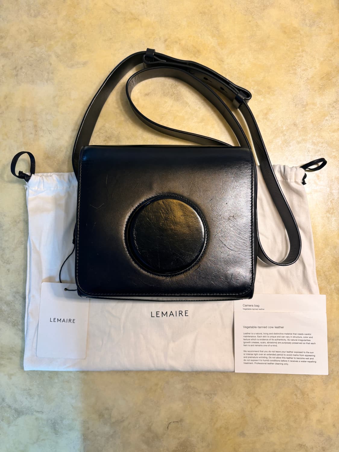 르메르 카메라 백 블랙 상품이미지1