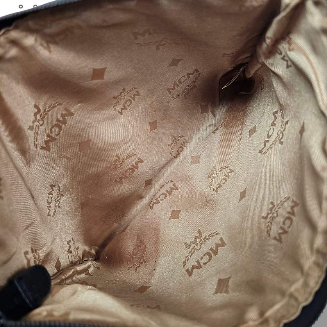 MCM X VOUGE 엠씨엠 보그 40주년 레드 키스 클러치백 상품이미지8