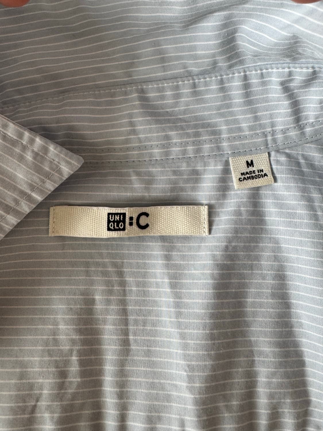 25시즌 유니클로 C 스트라이프 셔츠 판매합니다. 상품이미지4