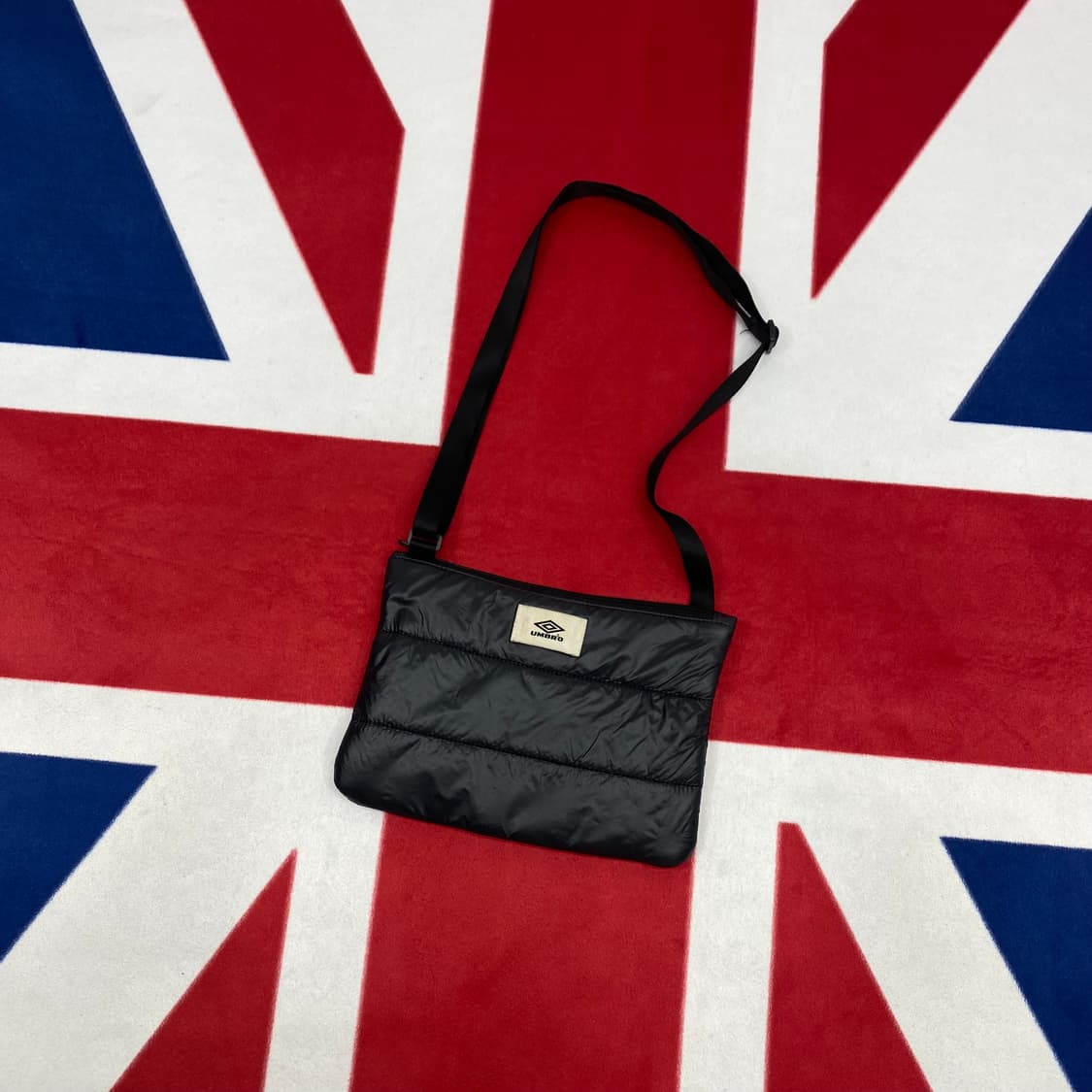 엄브로 퀼팅 크로스백 26x19 상품이미지1