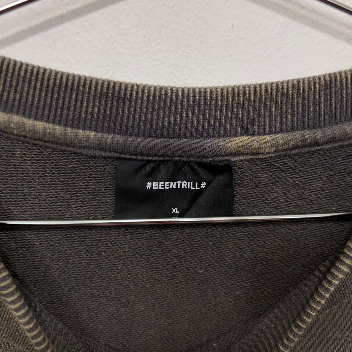 BEEN TRILL 불꽃 자수 피그먼트 오버핏 맨투맨 상품이미지3