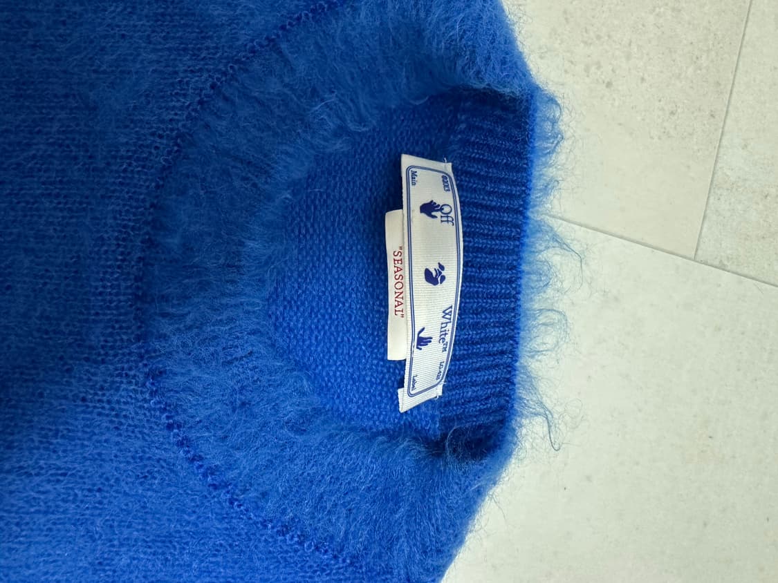 [네고 가능] 새상품 오프화이트 모헤어 앙고라 니트 블루  상품이미지5