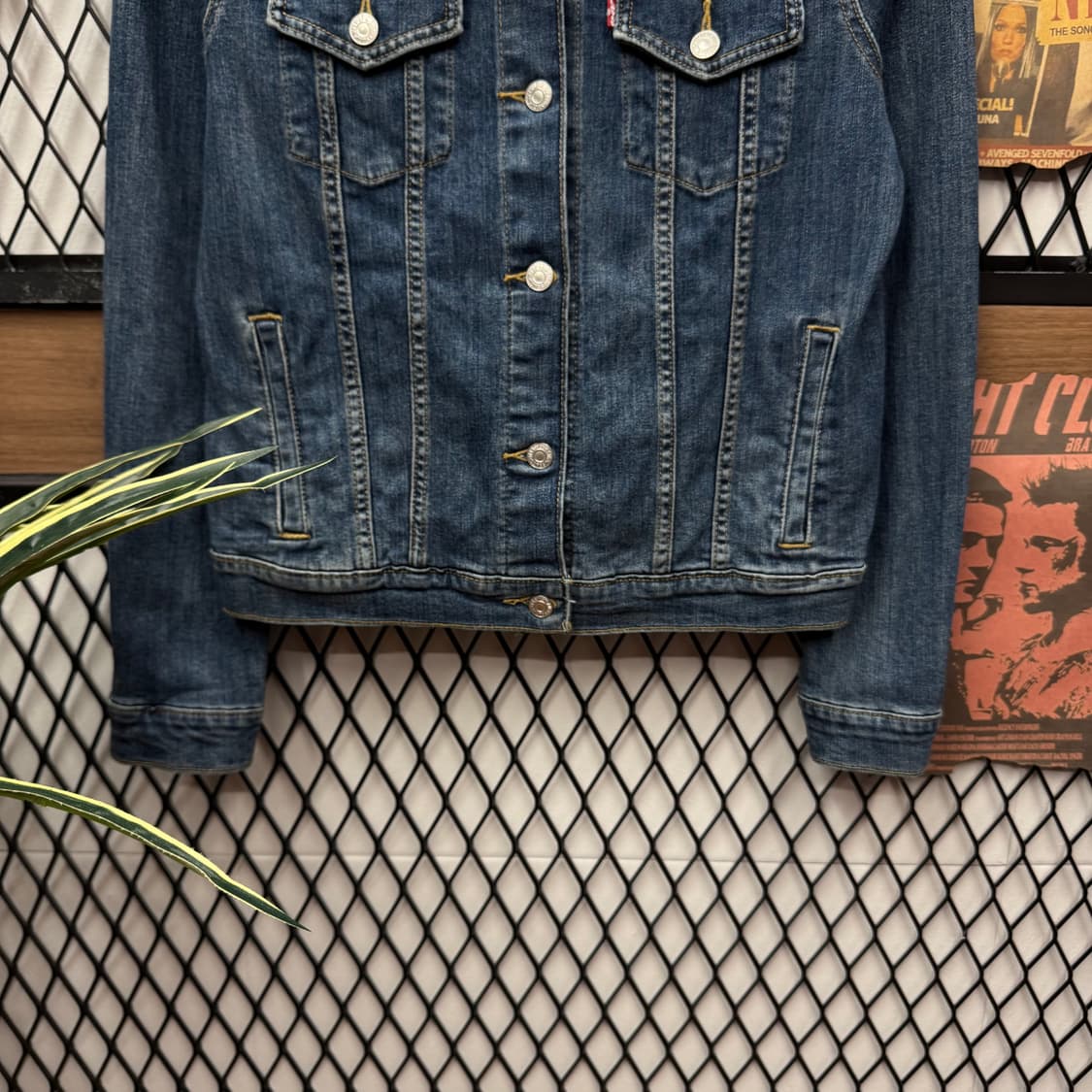 00s 리바이스 데님 트러커 자켓 전면 투포켓 디테일 중청 상품이미지4