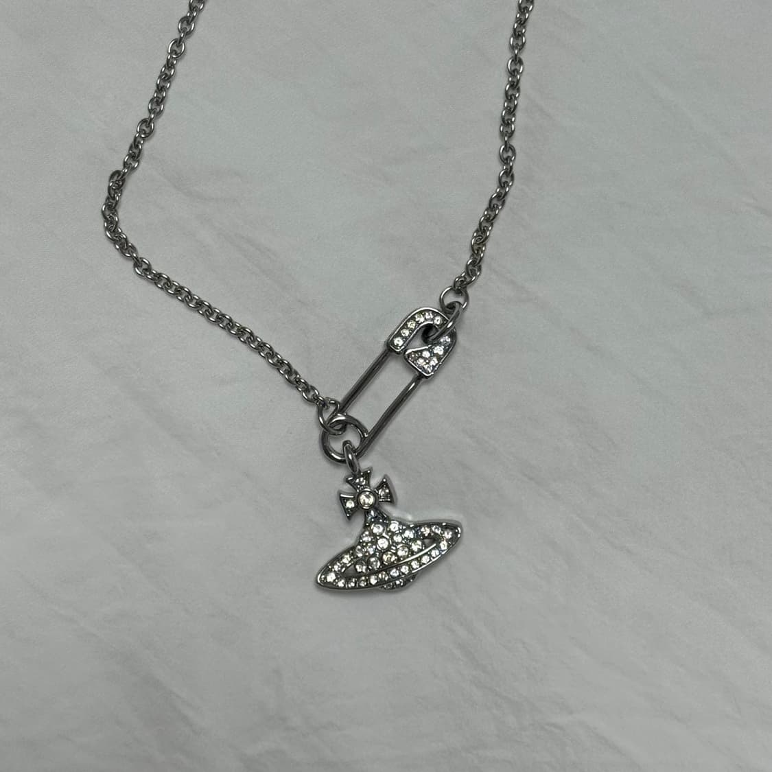 비비안웨스트우드 루크리스 팬던트 실버 클립 목걸이 상품이미지1