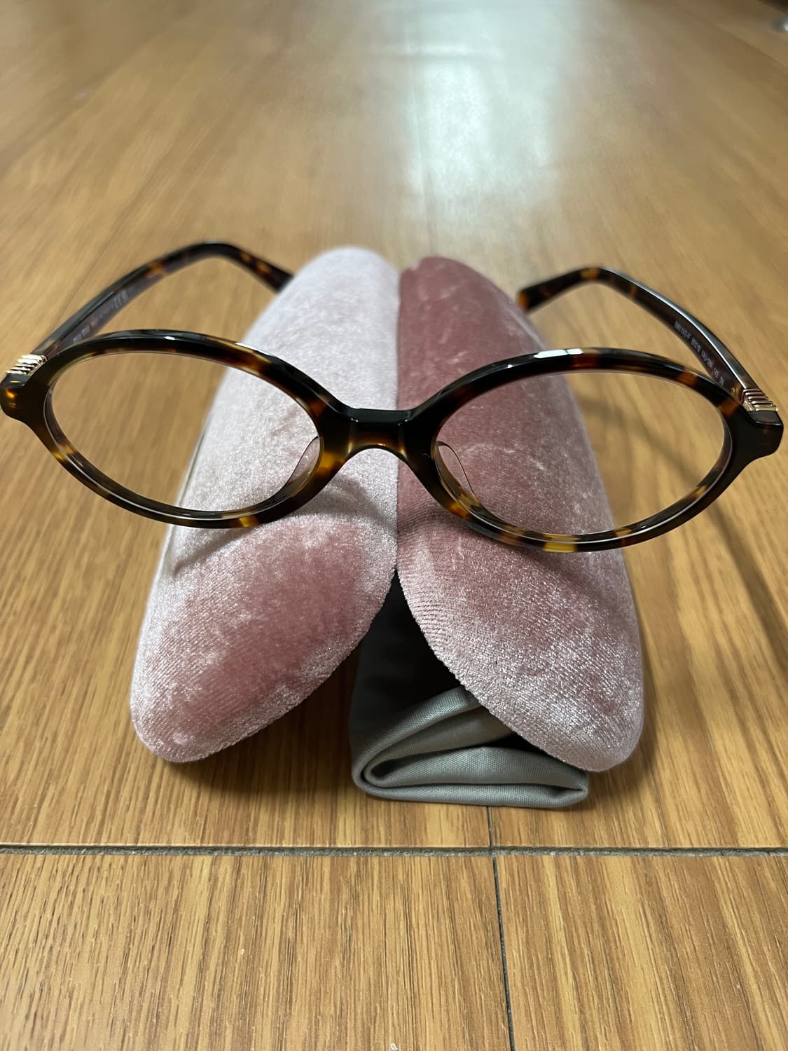 미우미우 리가드안경 판매합니다 상품이미지3