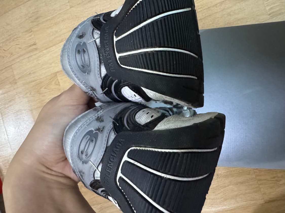 [42] 발렌시아가 스테이플러 스니커즈 그레이 상품이미지6