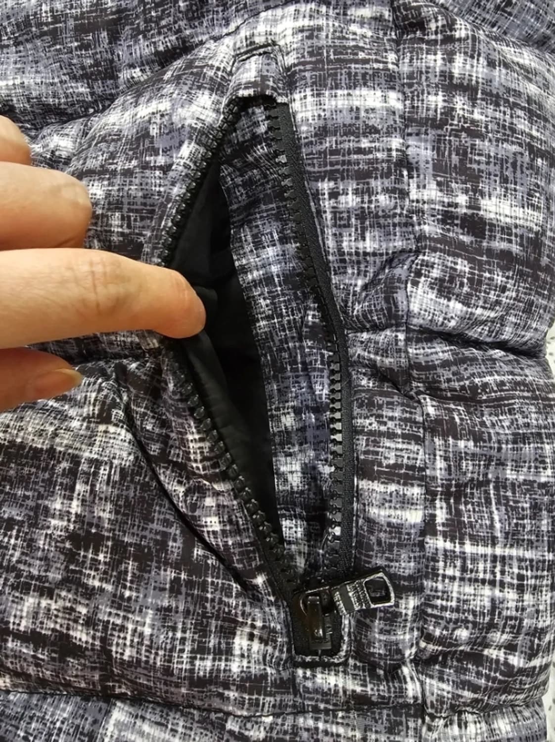 아르마니 Armani Exchange 후드 패딩 조끼 L 상품이미지4