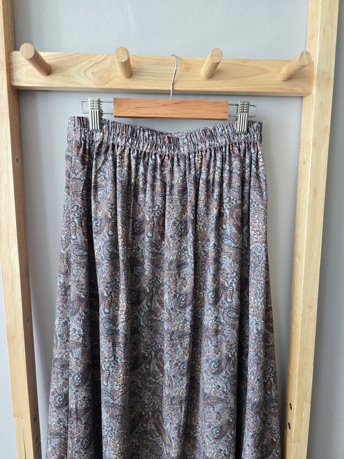 NATURAL BEAUTY BASIC 페이즐 플레어 롱스커트 상품이미지6