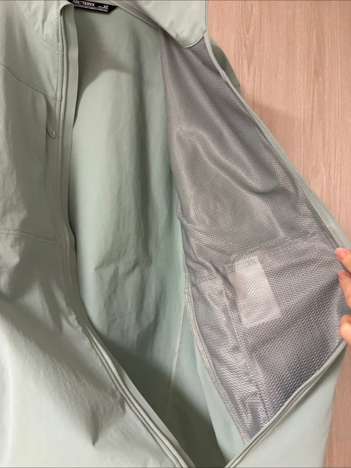 아크테릭스 감마 라이트웨이트 자켓 스톤 그린 2025 상품이미지4