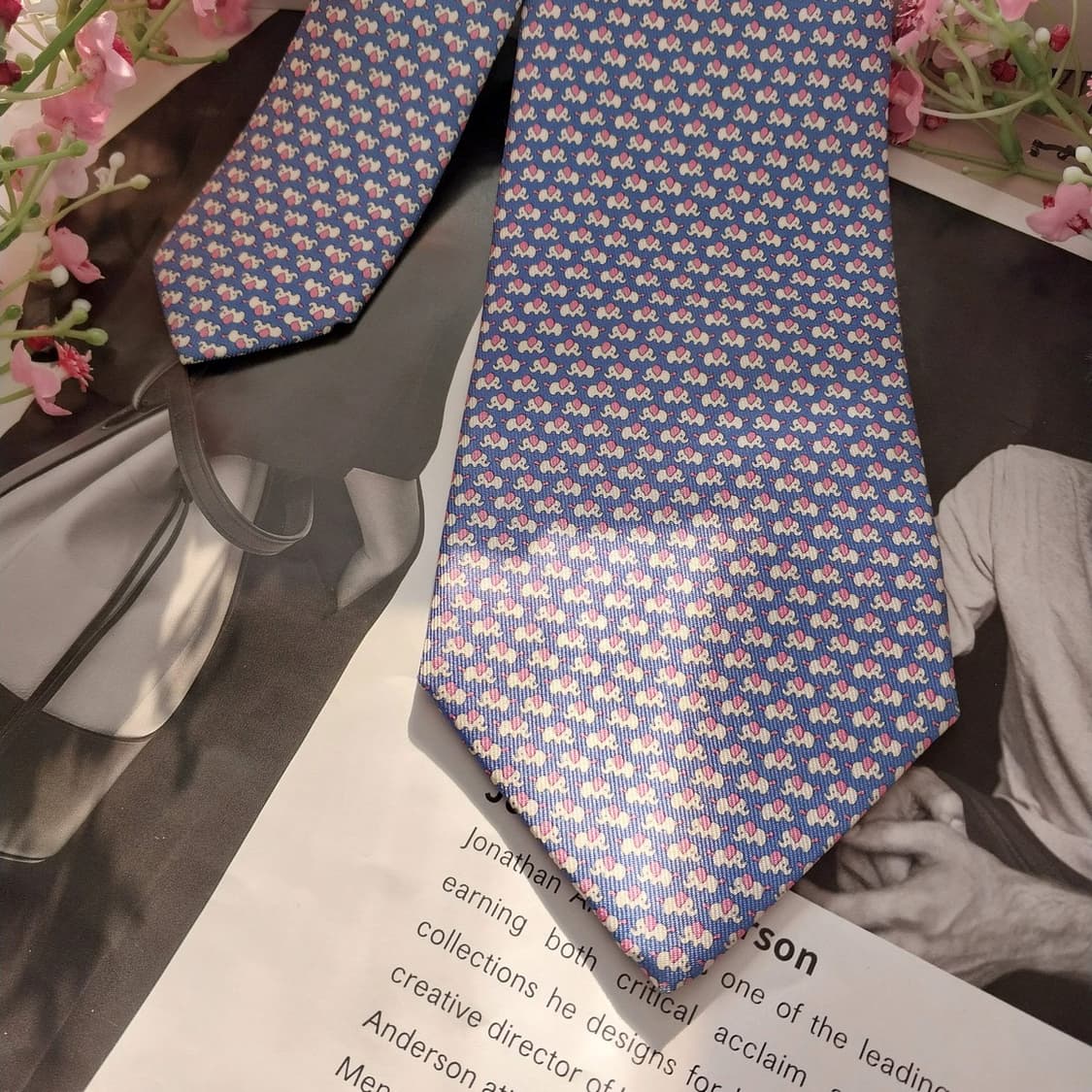 페라가모 실크 블루 코끼리 패턴 넥타이 9cm A+등급 K1405
 상품이미지4